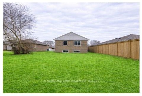 Photo 3 at 41 Wishing Well Drive, Sullivan, Toronto