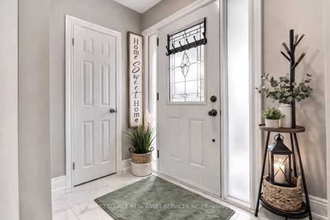 Photo 4 at 41 Wishing Well Drive, Sullivan, Toronto