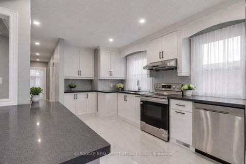 Photo 5 at 41 Wishing Well Drive, Sullivan, Toronto