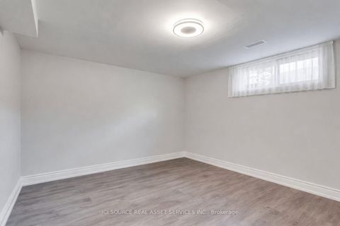 Photo 19 at 41 Wishing Well Drive, Sullivan, Toronto