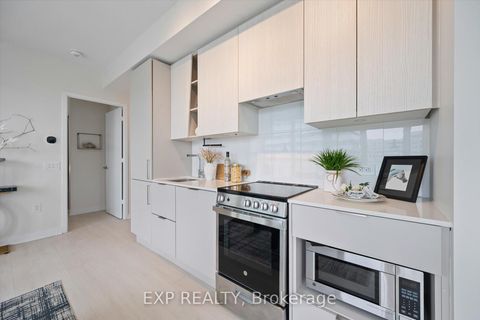 Photo 9 at 1403 - 3900 Confederation Parkway, City Centre, Mississauga