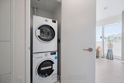 Photo 16 at 1403 - 3900 Confederation Parkway, City Centre, Mississauga