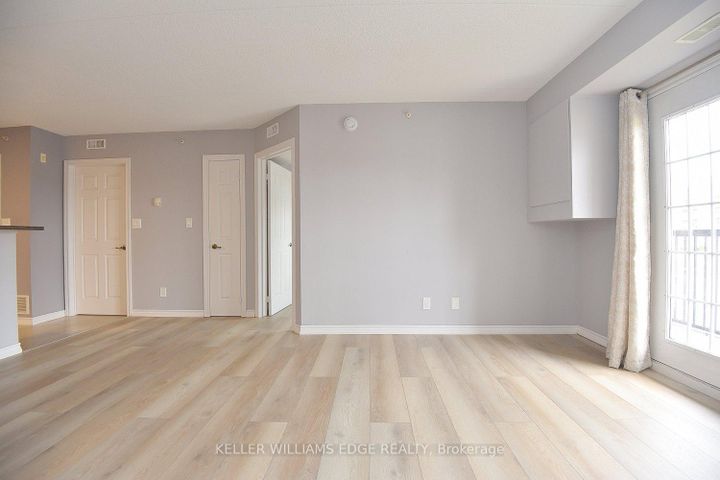 Photo 7 at 203 - 2045 Appleby Line, Uptown, Burlington