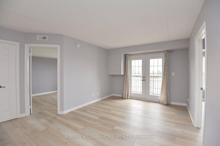 Photo 9 at 203 - 2045 Appleby Line, Uptown, Burlington