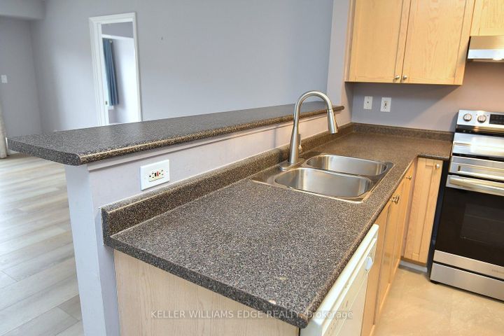 Photo 14 at 203 - 2045 Appleby Line, Uptown, Burlington