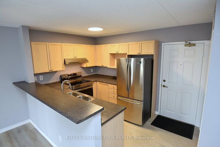 Photo 16 at 203 - 2045 Appleby Line, Uptown, Burlington