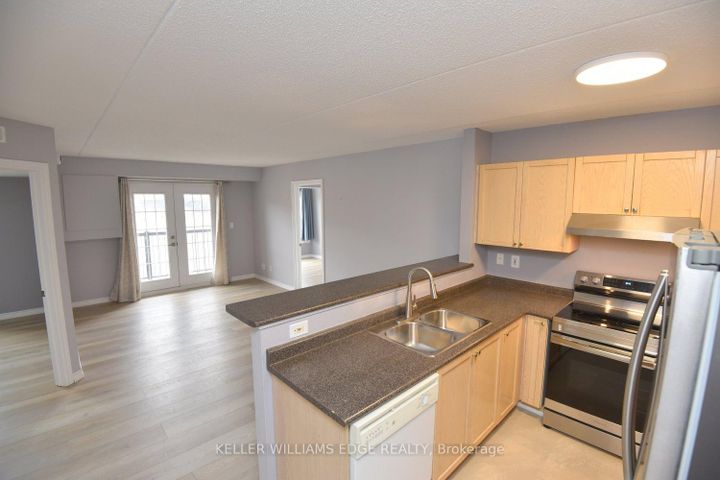 Photo 17 at 203 - 2045 Appleby Line, Uptown, Burlington