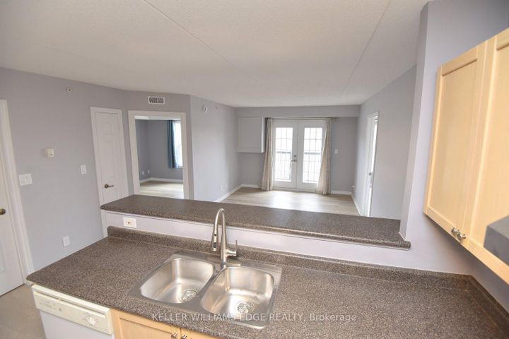 Photo 18 at 203 - 2045 Appleby Line, Uptown, Burlington