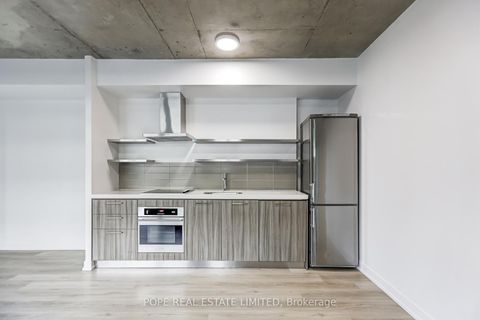 Photo 12 at 726 - 560 King Street W, Waterfront Communities C1, Toronto