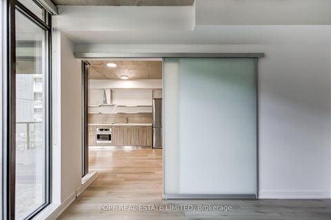 Photo 14 at 726 - 560 King Street W, Waterfront Communities C1, Toronto