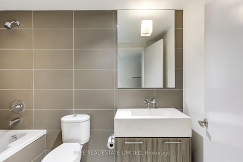 Photo 16 at 726 - 560 King Street W, Waterfront Communities C1, Toronto