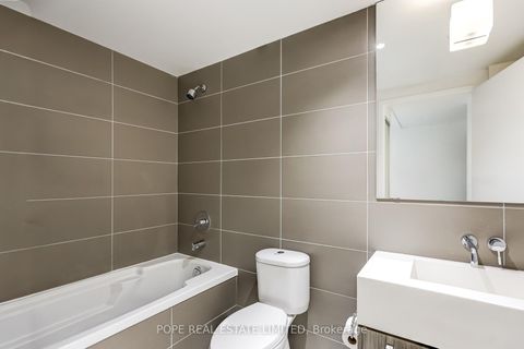 Photo 17 at 726 - 560 King Street W, Waterfront Communities C1, Toronto