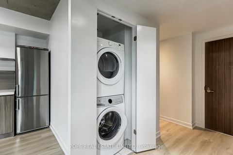 Photo 18 at 726 - 560 King Street W, Waterfront Communities C1, Toronto