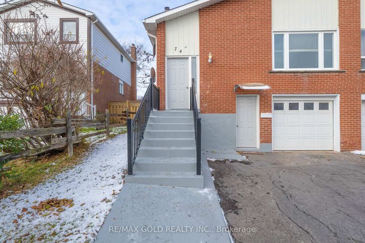 Photo 3 at 74 Radford Drive, Brampton North, Brampton