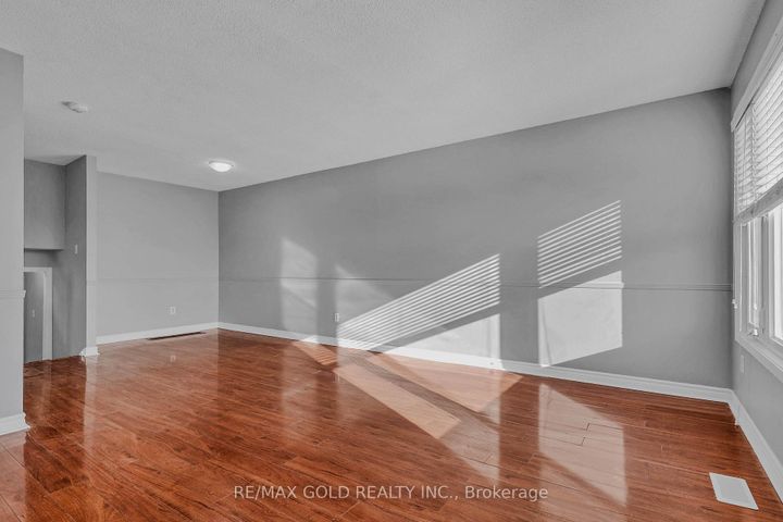 Photo 5 at 74 Radford Drive, Brampton North, Brampton