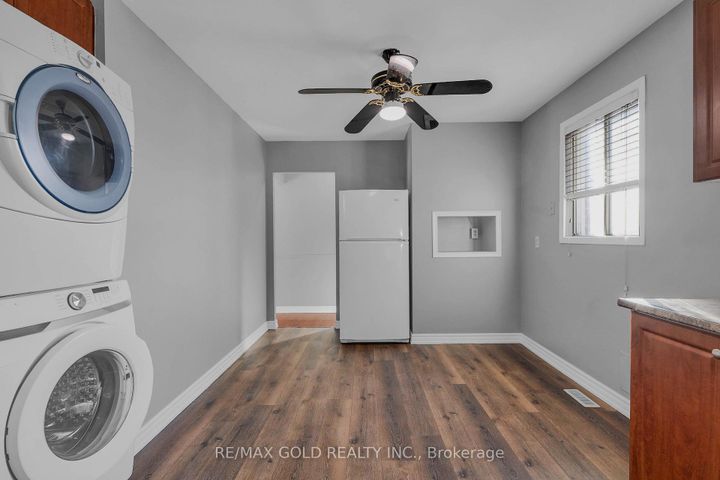 Photo 12 at 74 Radford Drive, Brampton North, Brampton