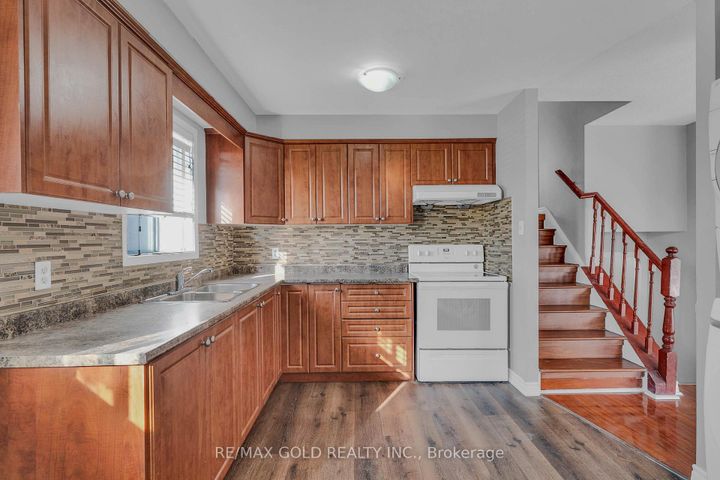 Photo 15 at 74 Radford Drive, Brampton North, Brampton