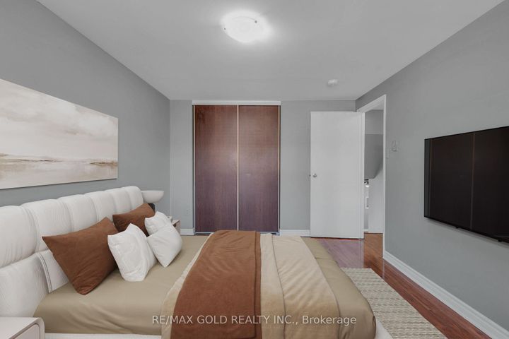 Photo 24 at 74 Radford Drive, Brampton North, Brampton