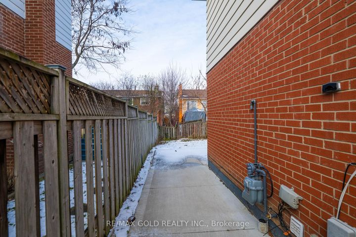 Photo 43 at 74 Radford Drive, Brampton North, Brampton