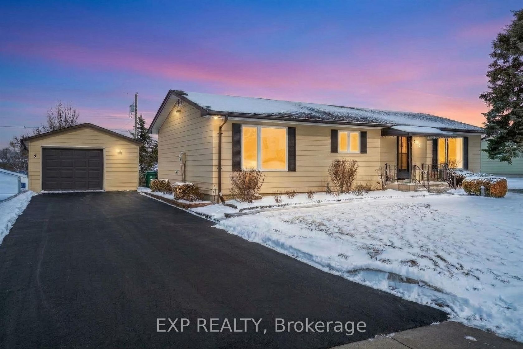 5 Inlet Court, Sutton & Jackson