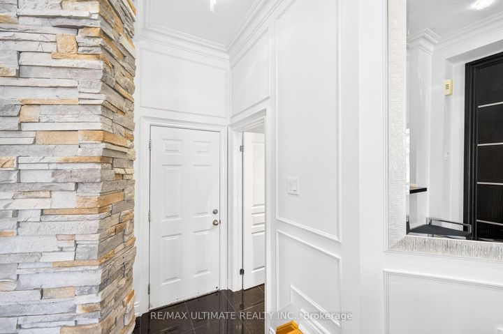 Photo 6 at 43 Pitney Avenue, Jefferson, Richmond Hill