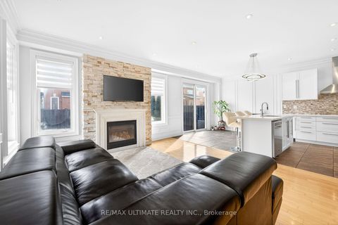 Photo 16 at 43 Pitney Avenue, Jefferson, Richmond Hill