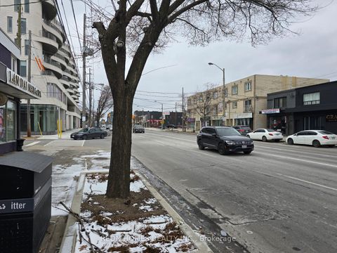 Photo 10 at 675 The Queensway, Queensway, Toronto