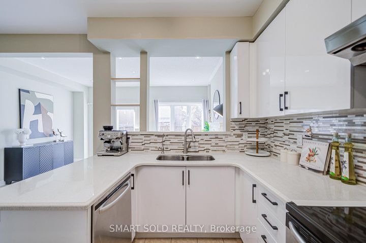 Photo 7 at 11 Borjana Boulevard, Patterson, Vaughan