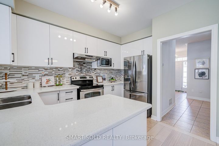 Photo 8 at 11 Borjana Boulevard, Patterson, Vaughan