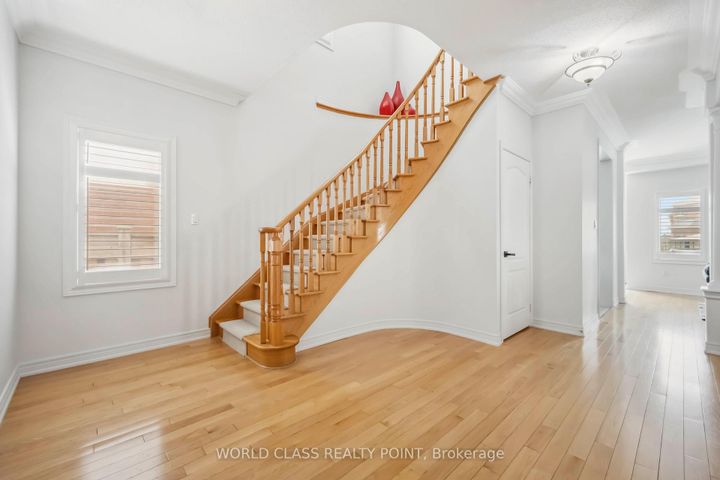 Photo 6 at 131 Lormel Gate, Vellore Village, Vaughan