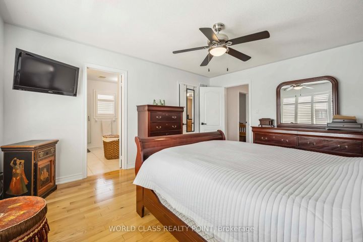 Photo 23 at 131 Lormel Gate, Vellore Village, Vaughan