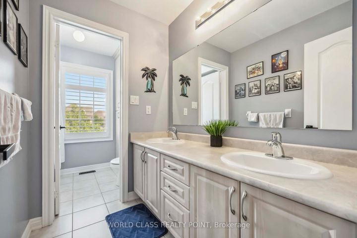 Photo 31 at 131 Lormel Gate, Vellore Village, Vaughan