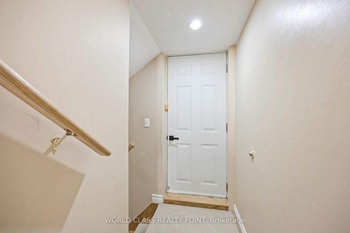 Photo 33 at 131 Lormel Gate, Vellore Village, Vaughan