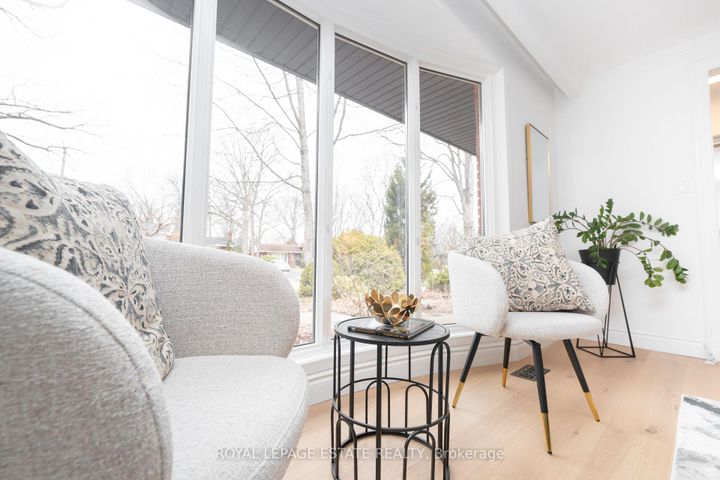 Photo 2 at 474 Sandlewood Road, WO West, Oakville