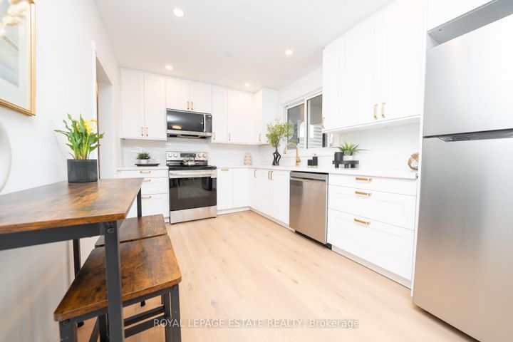 Photo 4 at 474 Sandlewood Road, WO West, Oakville