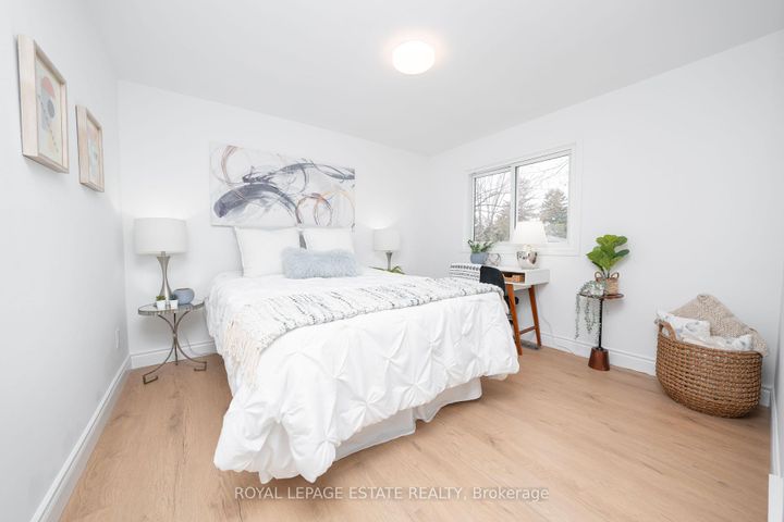 Photo 15 at 474 Sandlewood Road, WO West, Oakville