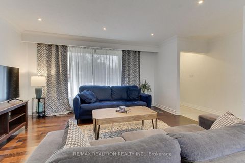 Photo 3 at 36 Farr Avenue, Sharon, East Gwillimbury