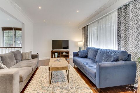 Photo 4 at 36 Farr Avenue, Sharon, East Gwillimbury