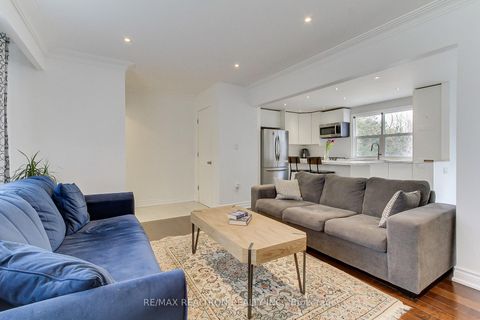 Photo 5 at 36 Farr Avenue, Sharon, East Gwillimbury