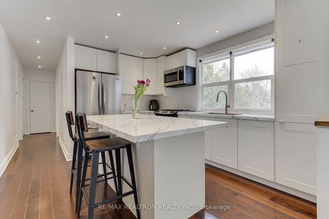 Photo 7 at 36 Farr Avenue, Sharon, East Gwillimbury