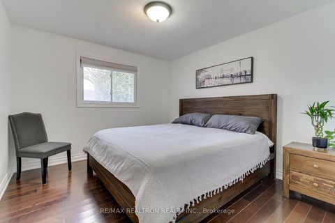 Photo 13 at 36 Farr Avenue, Sharon, East Gwillimbury