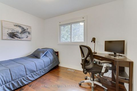 Photo 14 at 36 Farr Avenue, Sharon, East Gwillimbury