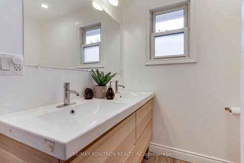 Photo 16 at 36 Farr Avenue, Sharon, East Gwillimbury