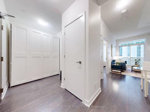 Photo 10 at 213 - 2221 Yonge Street, Mount Pleasant West, Toronto