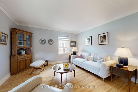 Photo 3 at 139 Tower Drive, Maryvale, Toronto