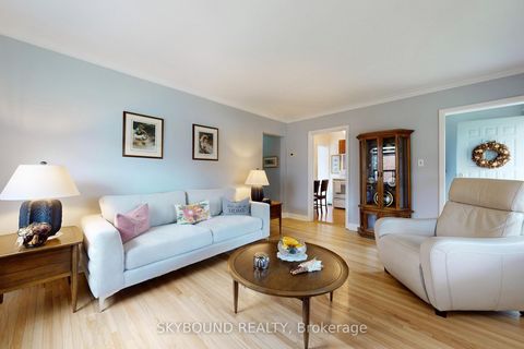 Photo 5 at 139 Tower Drive, Maryvale, Toronto