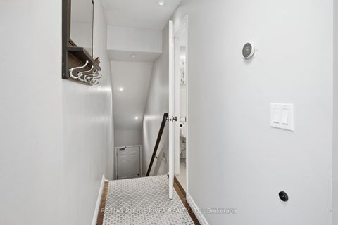 Photo 3 at 28 - 89 Lillian Street, Mount Pleasant West, Toronto