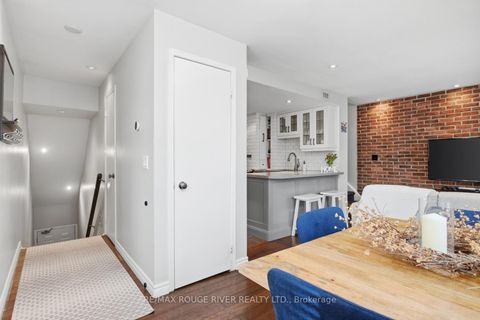 Photo 4 at 28 - 89 Lillian Street, Mount Pleasant West, Toronto