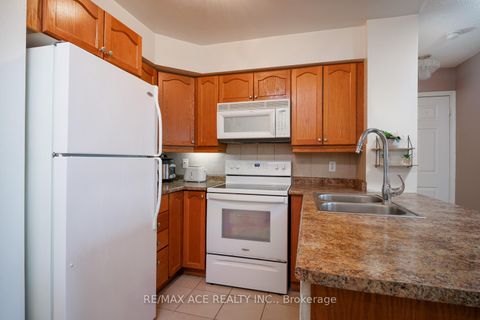 Photo 8 at 605 - 18 Valley Woods Road, Donalda, Toronto