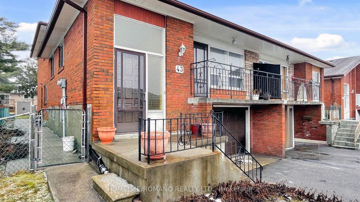 Photo 2 at 43 Warfield Drive, Pleasant View, Toronto